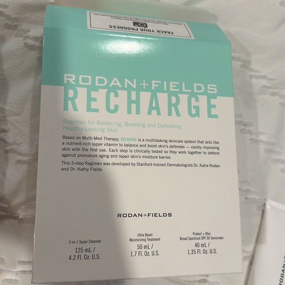 RODAN+FIELDS RECHARGE Regimen Set - Picture 2 of 4